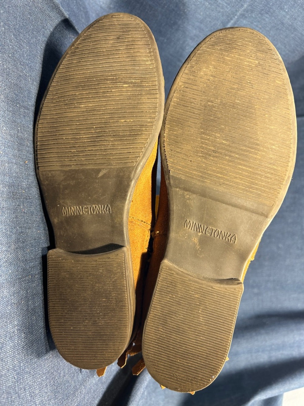 Minnetonka leather ankle booties moccasins with fringe - Picture 6 of 14